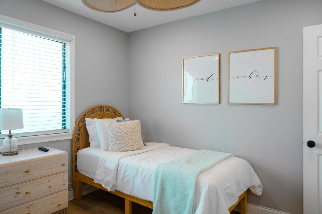 Luxury Villa 3 Blocks From The Beach With A Pool, Fire Pit And Outdoor Oasis Cape Canaveral Eksteriør bilde