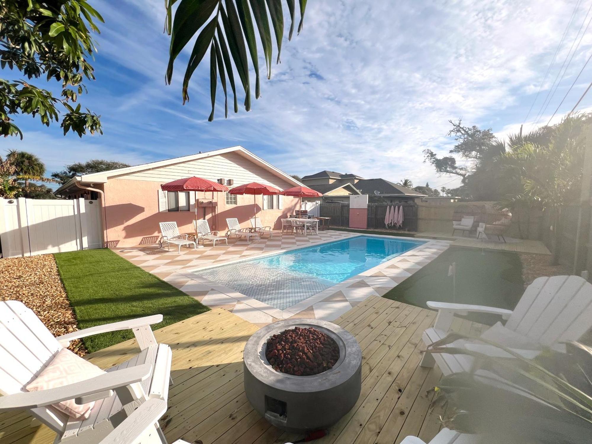 Luxury Villa 3 Blocks From The Beach With A Pool, Fire Pit And Outdoor Oasis Cape Canaveral Eksteriør bilde